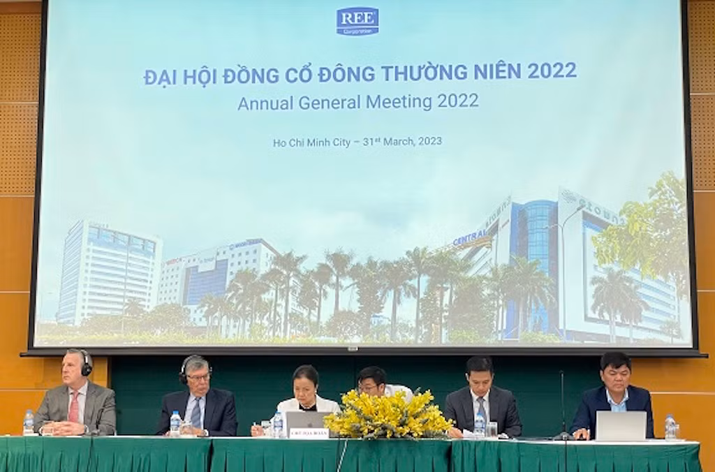 Đoàn Chủ tịch điều hành đại hội cổ đông REE sáng 31/3.