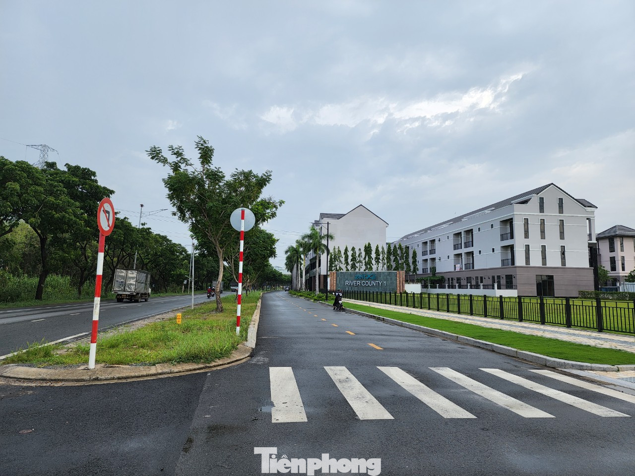 Từ những vi phạm trên, Chủ tịch UBND TPHCM đã chỉ đạo giao ban Quản lý dự án đầu tư xây dựng các công trình giao thông chủ trì phối hợp UBND huyện Nhà Bè và cơ quan có liên quan lập kế hoạch, khẩn trương thực hiện khắc phục vi phạm, thiếu sót liên quan đến dự án trên, để đẩy nhanh tiến độ hoàn thành và thực hiện thanh, quyết toán đúng quy định, không để kéo dài.