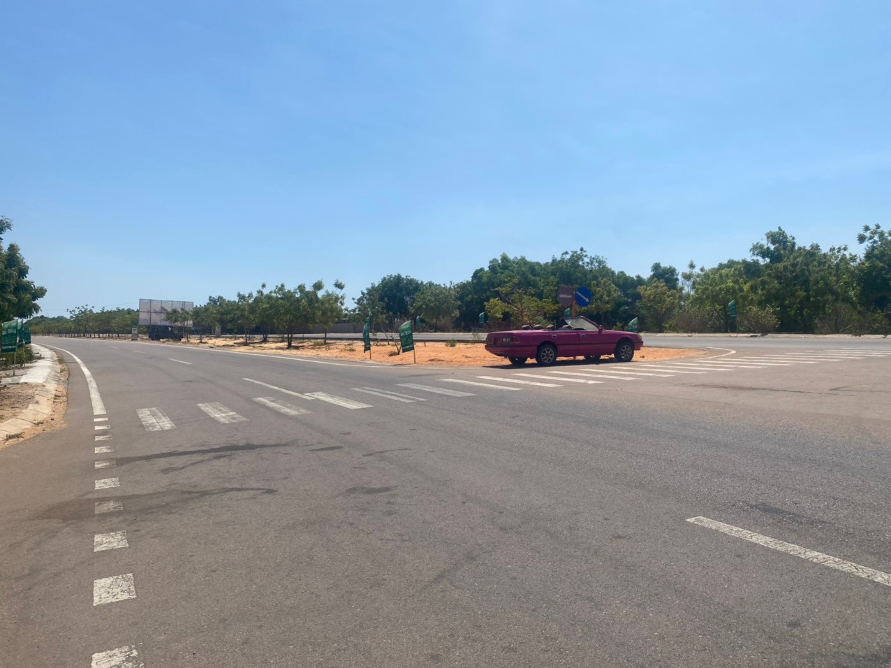 Cung đường Bàu Trắng nối huyện Bắc Bình với TP. Phan Thiết, tỉnh Bình Thuận. Cung đường Bàu Trắng nối huyện Bắc Bình với TP. Phan Thiết, tỉnh Bình Thuận.