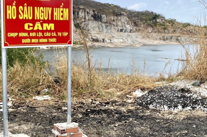 Dù nhiều địa phương ở Bà Rịa - Vũng Tàu cắm bảng cảnh báo nhưng tình trạng học sinh đuối nước vẫn liên tục xảy ra.