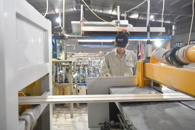 Các doanh nghiệp kiến nghị Ngân hàng Nhà nước cần khống chế trần lãi suất, giữ mức lãi suất cho vay khoảng 8 - 8,5%/năm.