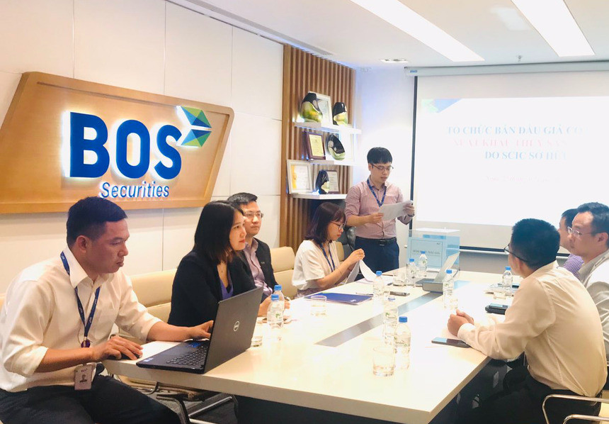 ART là mã cổ phiếu thứ 6 trong tổng 7 cổ phiếu thuộc “họ FLC” bị hủy niêm yết bắt buộc, gồm FLC, AMD, HAI, GAB, ROS và ART. ART là mã cổ phiếu thứ 6 trong tổng 7 cổ phiếu thuộc “họ FLC” bị hủy niêm yết bắt buộc, gồm FLC, AMD, HAI, GAB, ROS và ART.