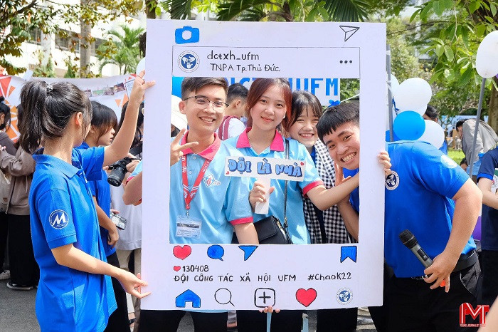 Bên lề Lễ khai giảng còn có nhiều hoạt động sôi nổi do Đoàn Thanh niên – Hội Sinh viên của trường tổ chức. Bên lề Lễ khai giảng còn có nhiều hoạt động sôi nổi do Đoàn Thanh niên – Hội Sinh viên của trường tổ chức.