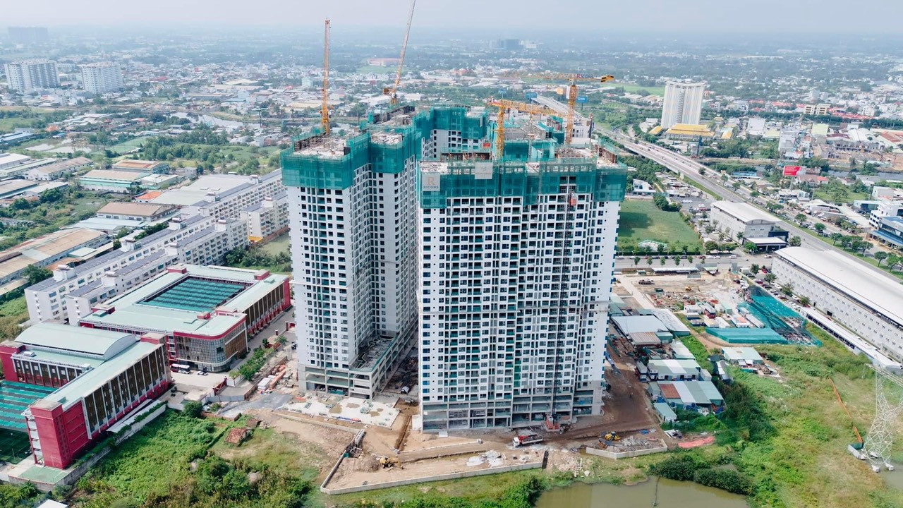 UBND TPHCM thống nhất việc cơ quan thuế tiếp tục tính thu tiền sử dụng đất khi có phiếu chuyển thông tin địa chính.