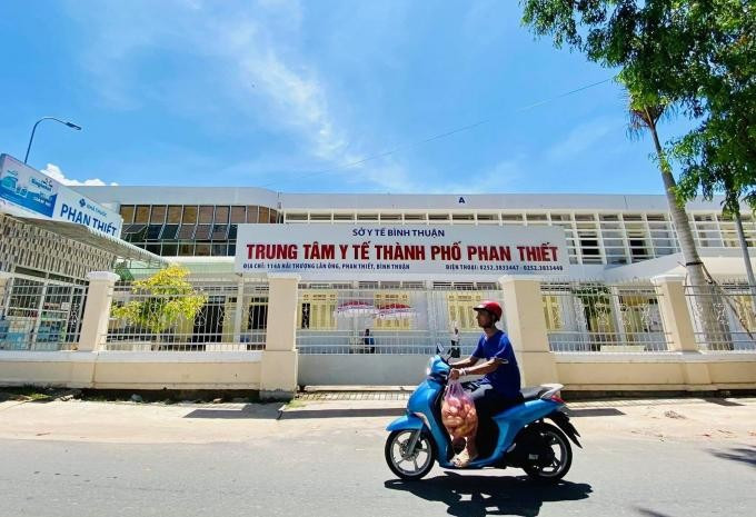 Trung tâm y tế TP.Phan Thiết đang điều trị cho 8 nhân viên y tế ở TPHCM nghi bị ngộ độc khi đang đi du lịch ở Bình Thuận.