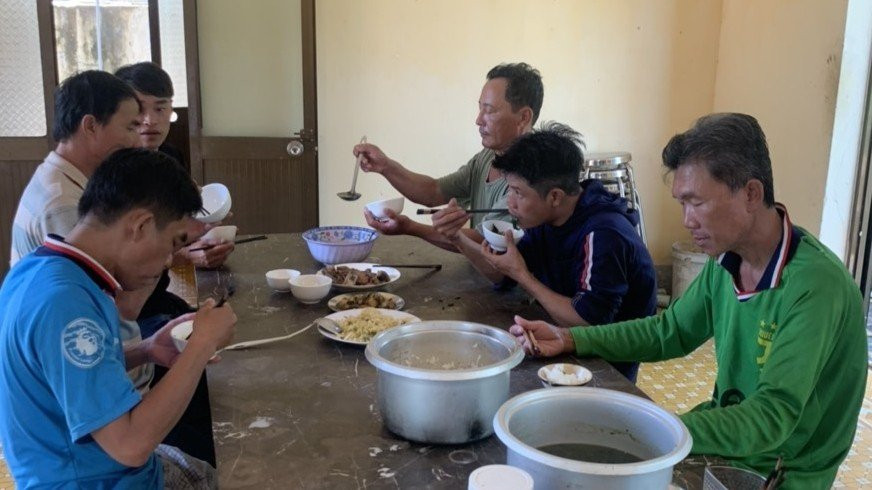 Đồn Biên phòng Côn Đảo, Bộ đội Biên phòng tỉnh Bà Rịa - Vũng Tàu hỗ trợ nơi ăn, nghỉ cho 6 ngư dân bị nạn. Đồn Biên phòng Côn Đảo, Bộ đội Biên phòng tỉnh Bà Rịa - Vũng Tàu hỗ trợ nơi ăn, nghỉ cho 6 ngư dân bị nạn.