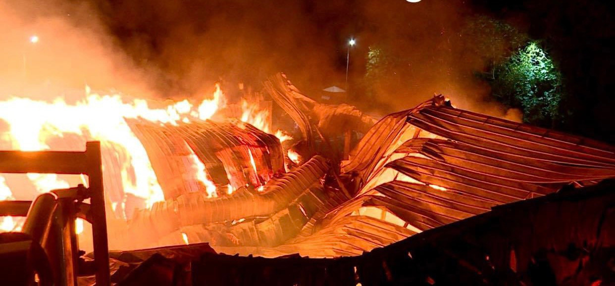 Khu vực bị cháy là kho chứa vật liệu bông nên đám cháy bùng phát dữ dội.