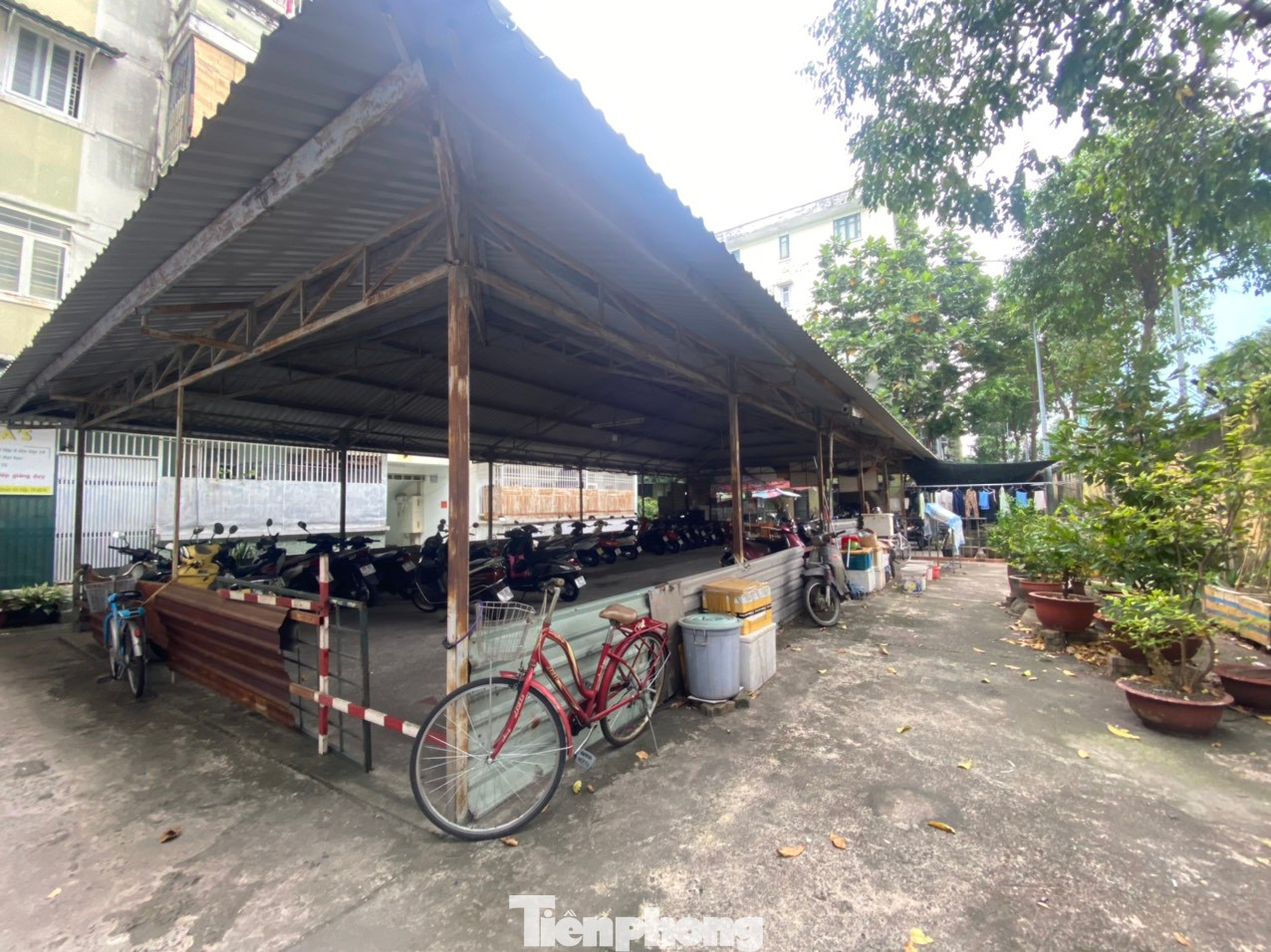 Công an quận Gò Vấp đề nghị Ban quản trị chung cư K26, Ban quản lý dự án 98 rà soát lại tất cả các điểm trông giữ xe tại chung cư K26, trả lại hiện trạng bản vẽ mặt bằng tổng thể đã được phê duyệt.