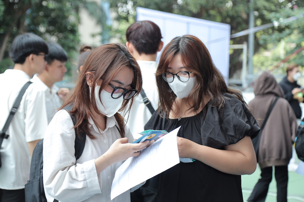 Sinh viên HUTECH có cơ hội tìm hiểu thị trường lao động thực tế, tích lũy kỹ năng phỏng vấn, chuẩn bị CV, để qua đó hoàn thiện hành trang chinh phục ngành nghề. Sinh viên HUTECH có cơ hội tìm hiểu thị trường lao động thực tế, tích lũy kỹ năng phỏng vấn, chuẩn bị CV, để qua đó hoàn thiện hành trang chinh phục ngành nghề.