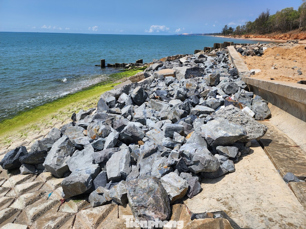 Đoạn kè này được bàn giao và đưa vào sử dụng tháng 2/2021.