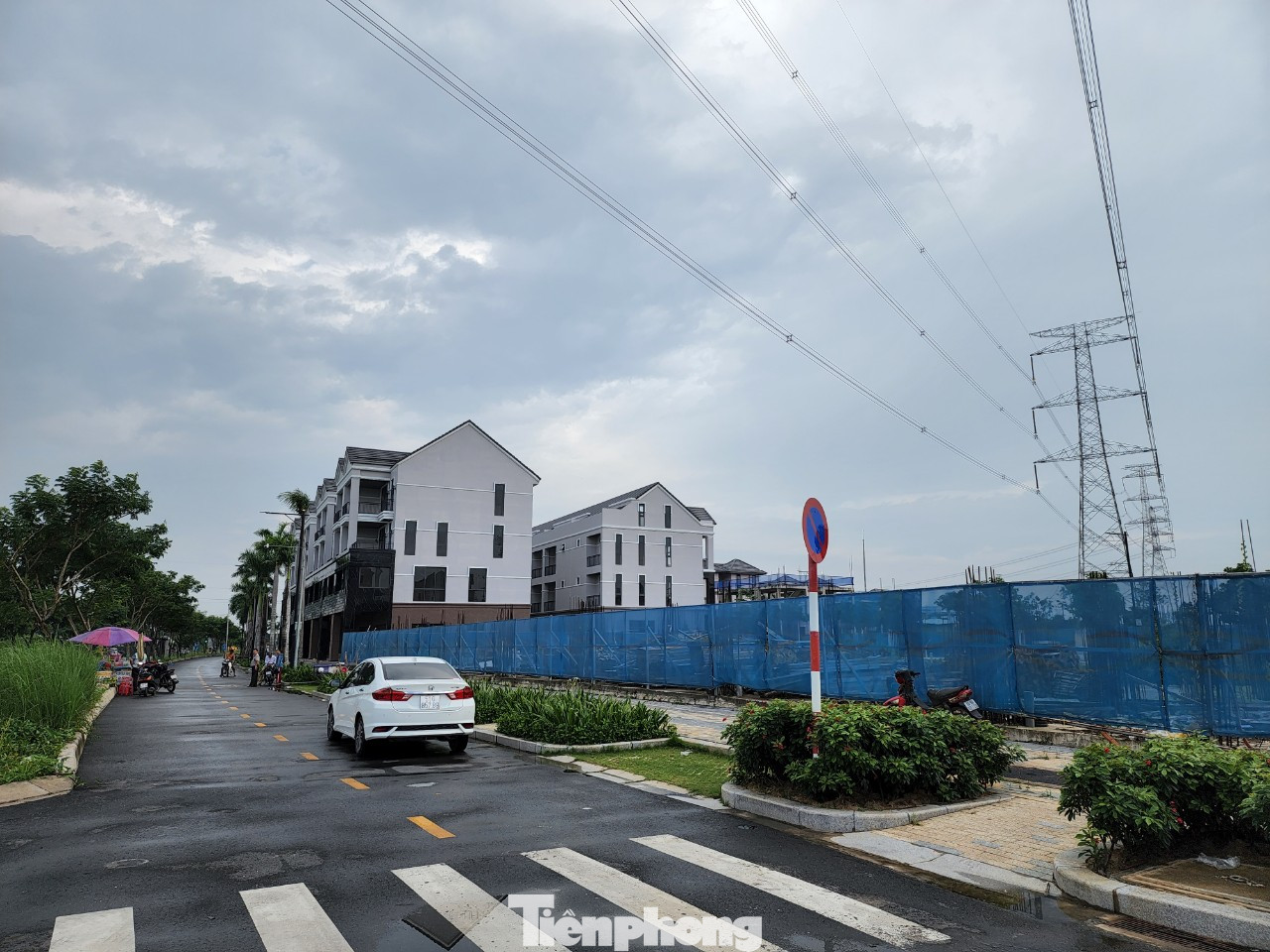 Sở Tài chính TPHCM cũng phải thực hiện rà soát, đối chiếu về thời điểm thu tiền, thời hạn thu tiền, số tiền đã tư từ bán đấu giá khu đất bên trái của liên danh 3 đơn vị trúng đấu giá được chuyển giao quyền, nghĩa vụ để báo cáo, đề xuất trình UBND TPHCM xem xét, chỉ đạo, xử lý theo quy định…