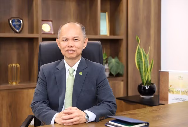 Ông Dennis Ng Teck Yow. Ông Dennis Ng Teck Yow.