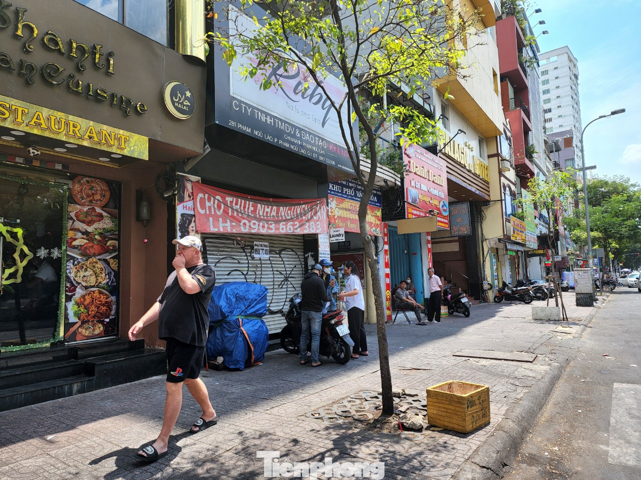 TPHCM sẽ tiếp tục triển khai hiệu quả các gói hỗ trợ của Chương trình phục hồi và phát triển kinh tế xã hội, tháo gỡ khó khăn về nguồn lực vốn cho doanh nghiệp. TPHCM sẽ tiếp tục triển khai hiệu quả các gói hỗ trợ của Chương trình phục hồi và phát triển kinh tế xã hội, tháo gỡ khó khăn về nguồn lực vốn cho doanh nghiệp.