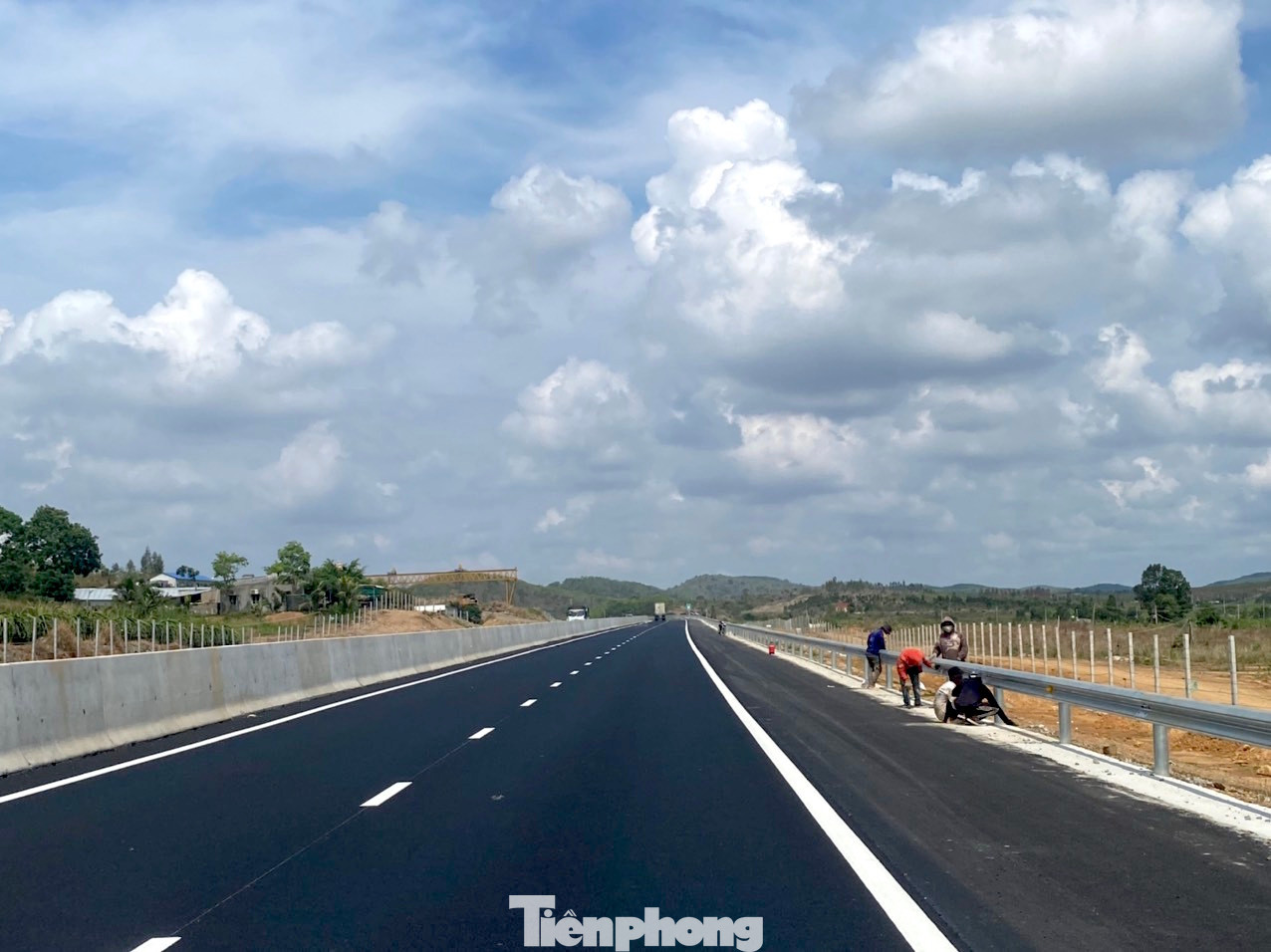 Cao tốc Phan Thiết - Dầu Giây được đầu tư 2 trạm dừng nghỉ ở cả 2 hướng tuyến, mỗi trạm dừng nghỉ có diện tích 2 ha.