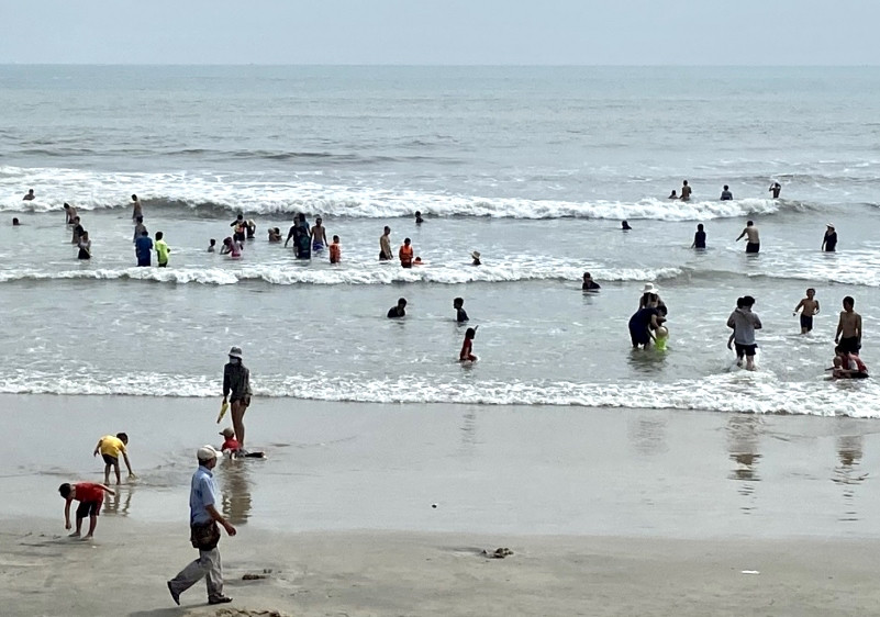 Bãi tắm ở Vũng Tàu thưa vắng du khách.
