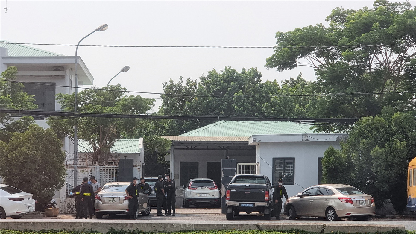 Trụ sở của Thanh tra giao thông tỉnh Bà Rịa - Vũng Tàu bị cơ quan chức năng phong tỏa chiều 26/4. Ảnh: Lao Động. Trụ sở của Thanh tra giao thông tỉnh Bà Rịa - Vũng Tàu bị cơ quan chức năng phong tỏa chiều 26/4. Ảnh: Lao Động.