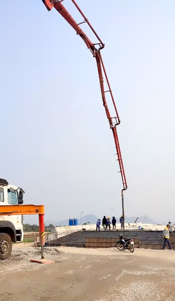Hiện nay, tất cả nhà thầu huy động hết nhân lực, vật lực để thi công cao tốc. Hiện nay, tất cả nhà thầu huy động hết nhân lực, vật lực để thi công cao tốc.