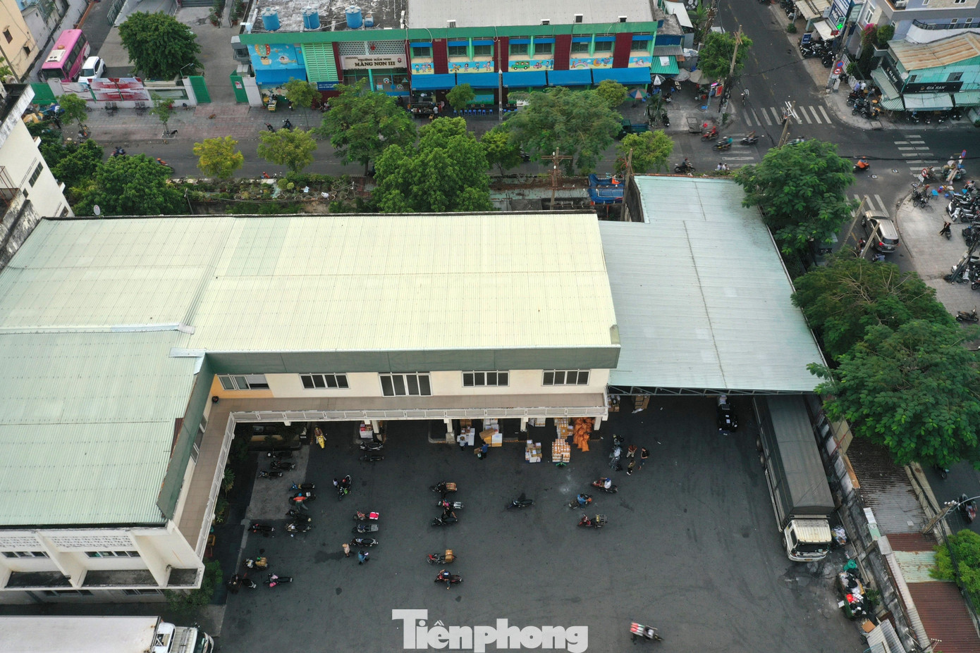 “Sau khi các cơ quan tổ chức vận động, thuyết phục theo quy định pháp luật mà đơn vị không chấp hành, sẽ tổ chức cưỡng chế. Thẩm quyền theo quy định của luật là giao cho Chủ tịch UBND quận 10 thực hiện. Sở Tài nguyên Môi trường đã báo cáo trình Chủ tịch UBND TPHCM để có văn bản chỉ đạo, giao cho Chủ tịch UBND quận 10 ban hành quyết định cưỡng chế.