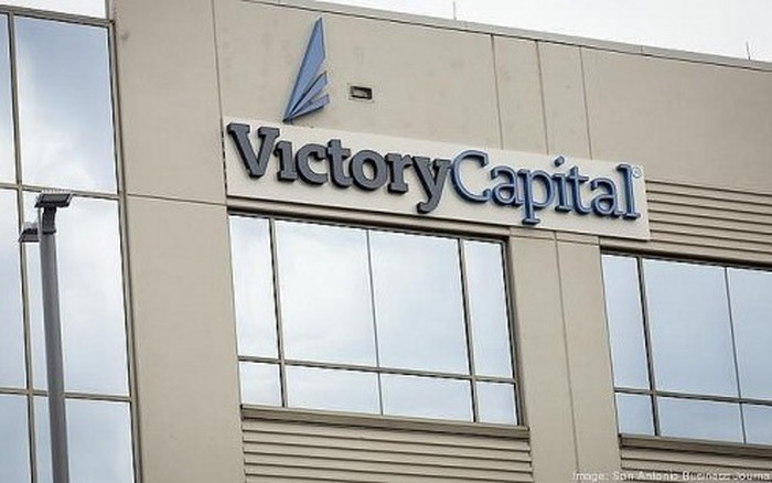 Công ty CP Victory Capital chào bán riêng lẻ 100 triệu cổ phiếu với giá 10.000 đồng/cổ, cao hơn gấp đôi thị giá trên sàn chứng khoán.