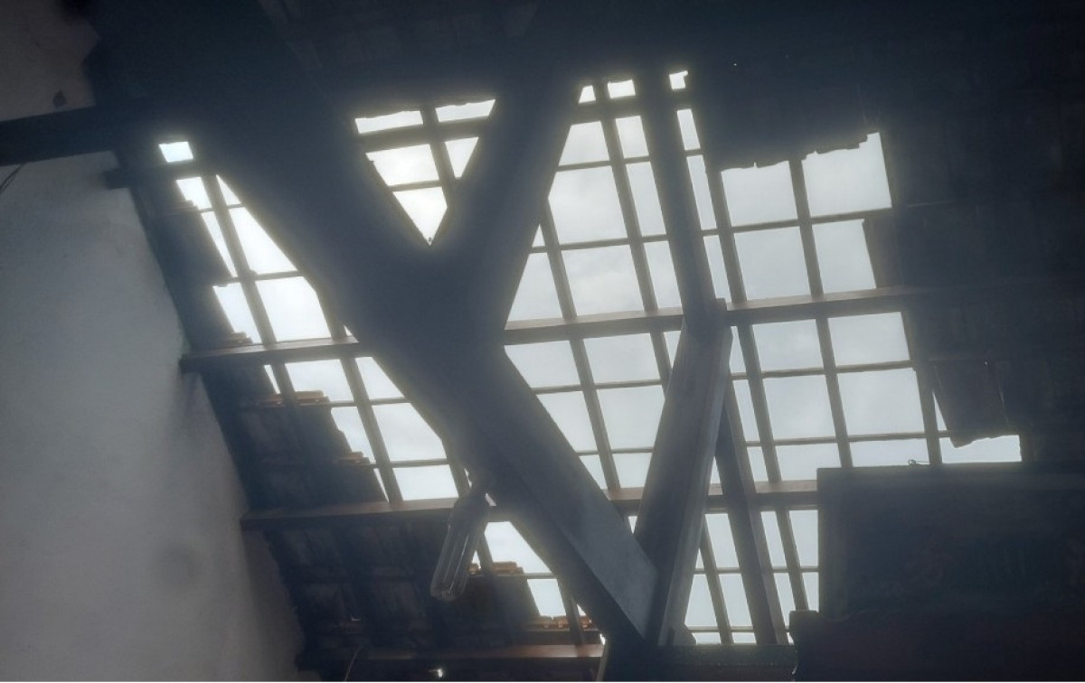 Nhà dân bị tốc mái. Ảnh: VOV. Nhà dân bị tốc mái. Ảnh: VOV.