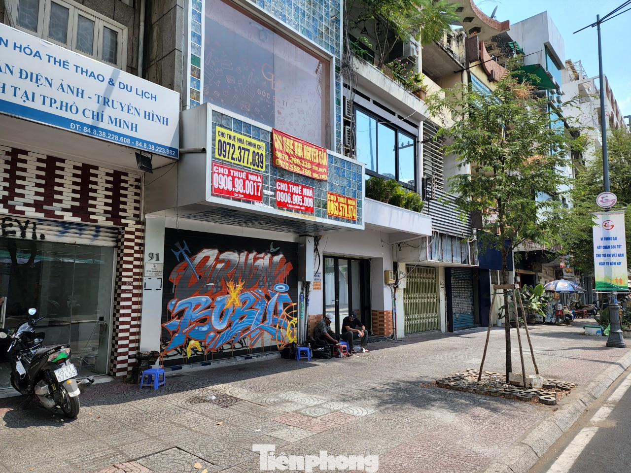 Theo báo cáo của CBRE Việt Nam, nhu cầu mặt bằng cho thuê sẽ trầm lắng trong 6 tháng đầu năm 2023, khi mà doanh thu của các doanh nghiệp bị ảnh hưởng bởi nhiều yếu tố. Đa số khách thuê sẽ có xu hướng tạm hoãn lại các quyết định thuê mặt bằng mới hoặc mở rộng.