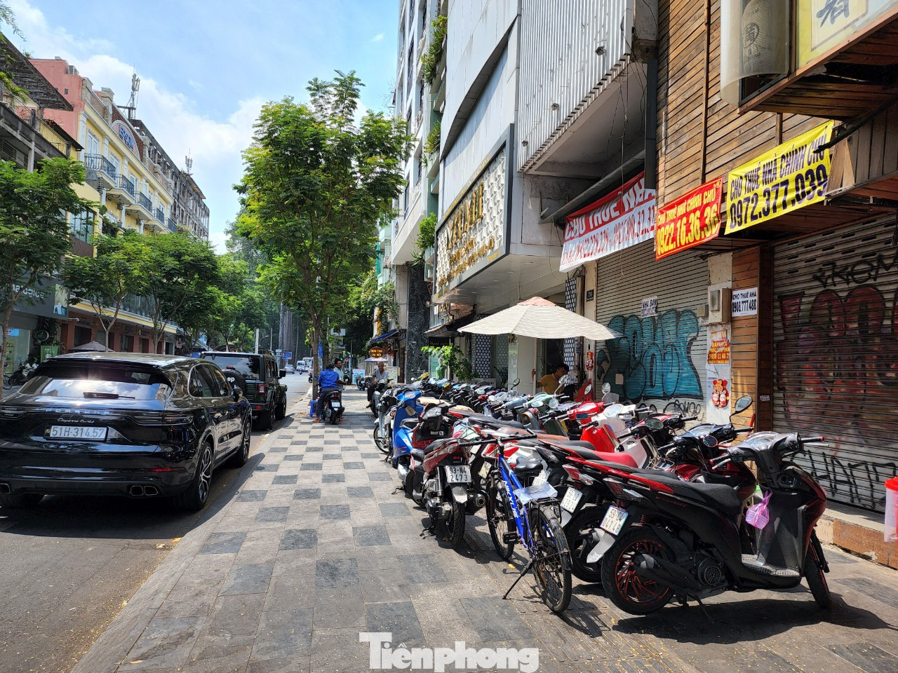 Theo Savills Việt Nam, sau giai đoạn COVID-19, các cửa hàng gặp vấn đề khó khăn về nguồn vốn. Do đó, họ không mở cửa hàng một cách đại trà mà trở nên khắt khe hơn khi tìm kiếm mặt bằng.