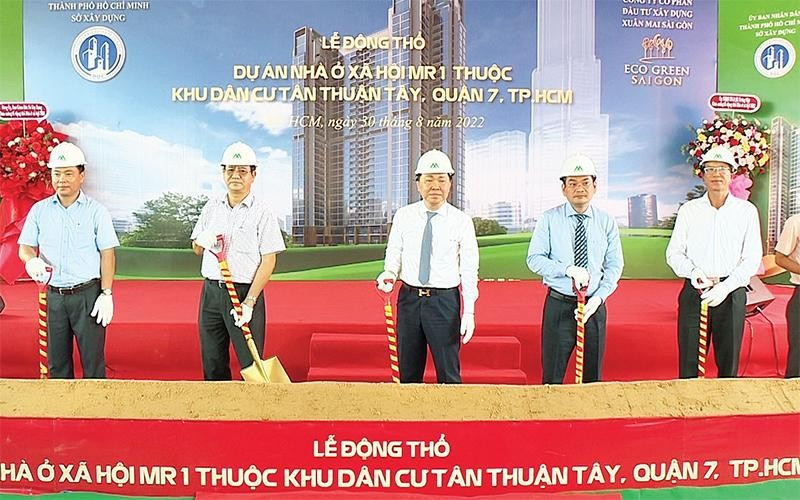 Cuối tháng 8/2022, Sở Xây dựng TPHCM phối hợp Công ty CP Đầu tư Xây dựng Xuân Mai Sài Gòn tổ chức khởi công dự án nhà ở xã hội MR1. Cuối tháng 8/2022, Sở Xây dựng TPHCM phối hợp Công ty CP Đầu tư Xây dựng Xuân Mai Sài Gòn tổ chức khởi công dự án nhà ở xã hội MR1.