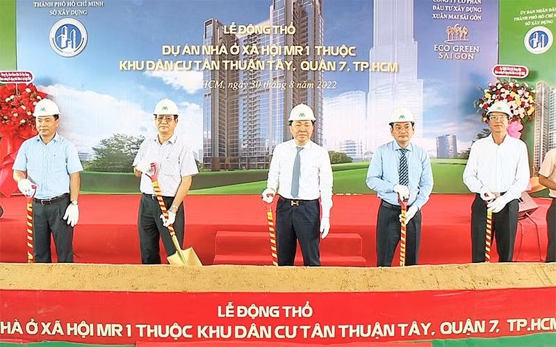 Cuối tháng 8/2022, Sở Xây dựng TPHCM phối hợp Công ty CP Đầu tư Xây dựng Xuân Mai Sài Gòn tổ chức khởi công dự án nhà ở xã hội MR1. Cuối tháng 8/2022, Sở Xây dựng TPHCM phối hợp Công ty CP Đầu tư Xây dựng Xuân Mai Sài Gòn tổ chức khởi công dự án nhà ở xã hội MR1.