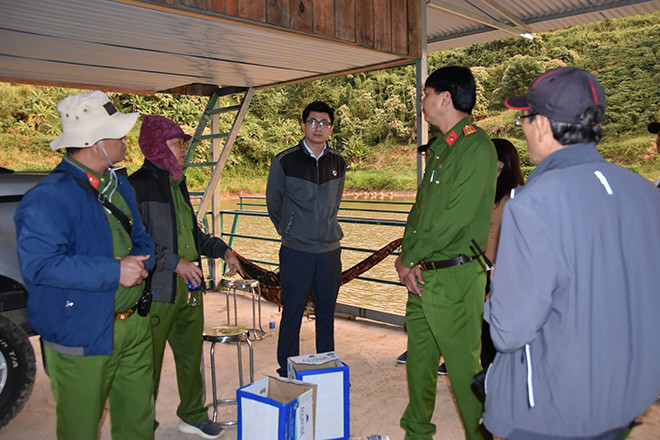 Đại tá Đinh Kim Lập - Phó Giám đốc Công an tỉnh Bình Thuận trực tiếp đến hiện trường chỉ đạo công tác.