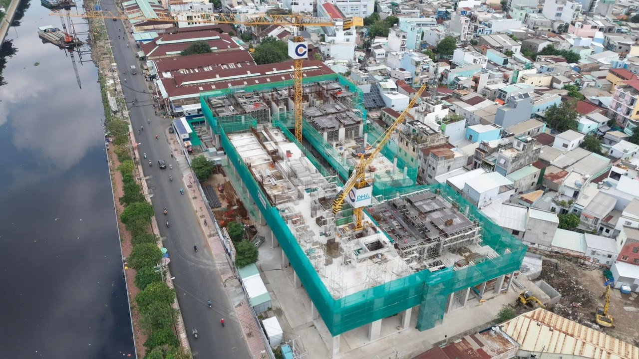 Hiện nay, đã có 21 doanh nghiệp đăng ký thực hiện đầu tư xây dựng nhà ở xã hội tại quỹ đất do doanh nghiệp tự tạo lập. Hiện nay, đã có 21 doanh nghiệp đăng ký thực hiện đầu tư xây dựng nhà ở xã hội tại quỹ đất do doanh nghiệp tự tạo lập.