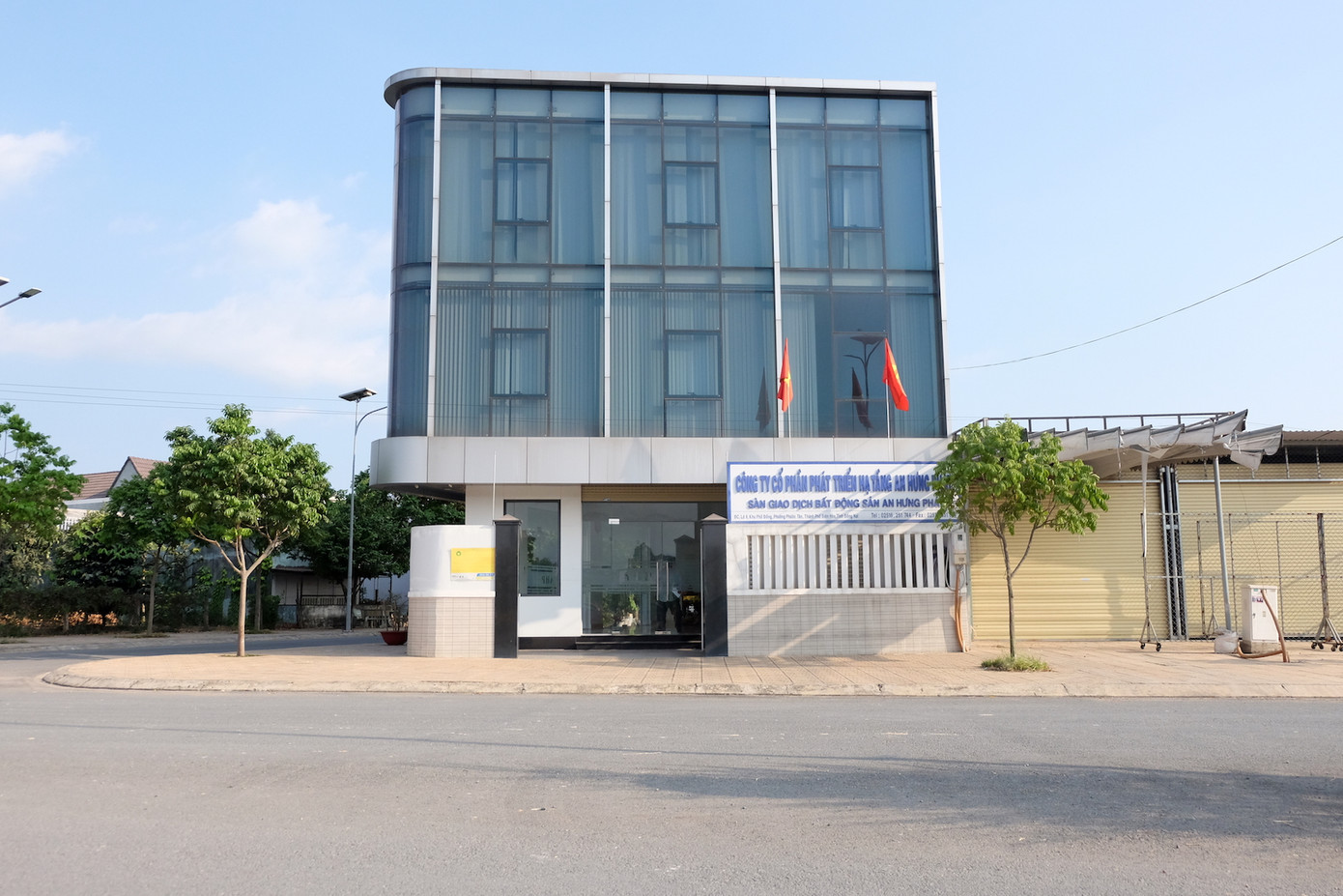 Chủ tịch UBND tỉnh Đồng Nai yêu cầu Công ty CP Phát triển Hạ tầng An Hưng Phát phải khẩn trương khắc phục các sai phạm, tồn tại, nghiêm túc chấp hành các quy định pháp luật. Chủ tịch UBND tỉnh Đồng Nai yêu cầu Công ty CP Phát triển Hạ tầng An Hưng Phát phải khẩn trương khắc phục các sai phạm, tồn tại, nghiêm túc chấp hành các quy định pháp luật.