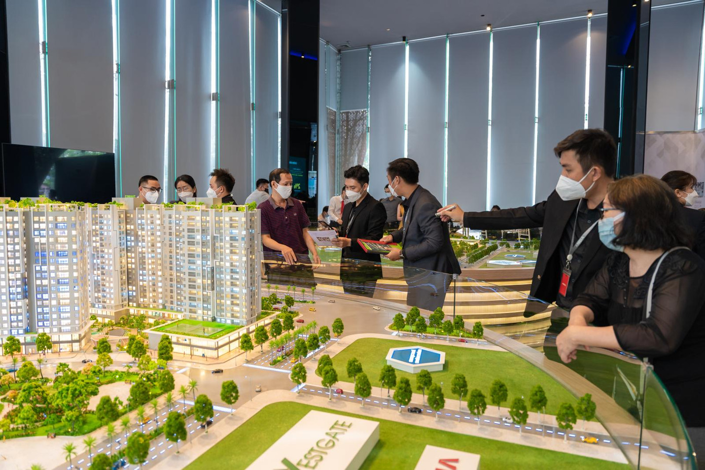 Các chủ đầu tư đang tập trung nhiều hơn vào các chính sách dành cho khách hàng và người làm môi giới. Các chủ đầu tư đang tập trung nhiều hơn vào các chính sách dành cho khách hàng và người làm môi giới.