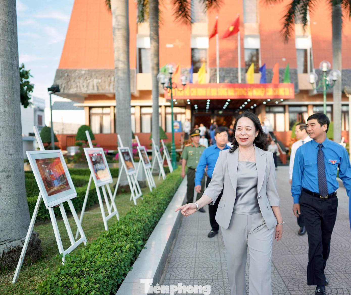 Tham gia Đoàn công tác của Quyền Chủ tịch nước Võ Thị Ánh Xuân có Bí thư Tỉnh ủy Bình Thuận Dương Văn An.