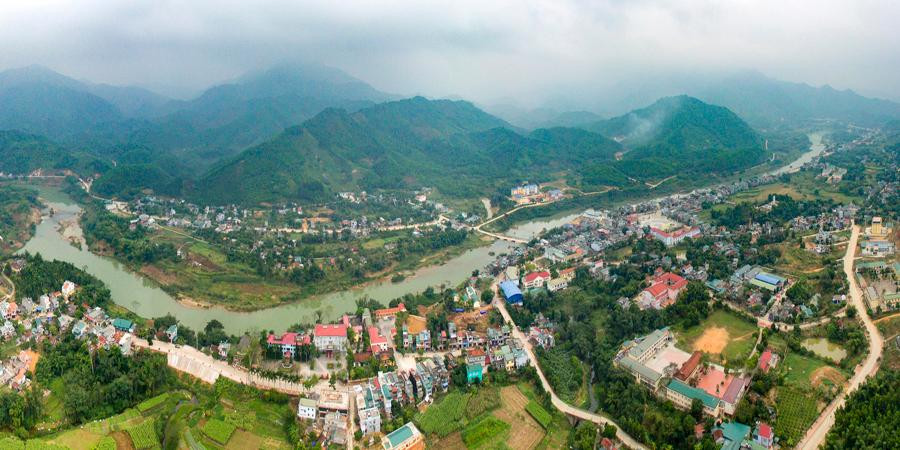 Theo văn bản, phạm vi quy hoạch bao gồm toàn bộ ranh giới hành chính huyện Bình Liêu gồm 6 xã và một thị trấn mới (thị trấn Bình Liêu và xã Tình Húc); quy mô diện tích lập quy hoạch khoảng 47.076 ha (470,7 km2); quy mô dân số hiện trạng đến năm 2020 khoảng 33.000 người; đến năm 2030 khoảng 46.000 - 63.000 người; đến 2040 khoảng 62.000 - 90.000 người.