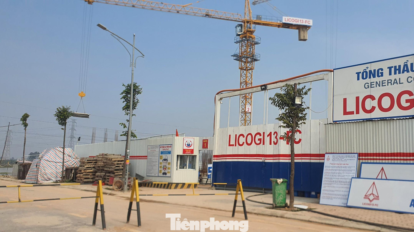 Dự án nhà ở xã hội (NOXH) dành cho công nhân tại Khu đô thị mới thị trấn Nếnh (tên thương mại là Dự án NOXH Evergreen Bắc Giang) mới đang thi công phần móng, chưa đủ điều kiện mua bán, nhưng đã được rao bán rầm rộ.