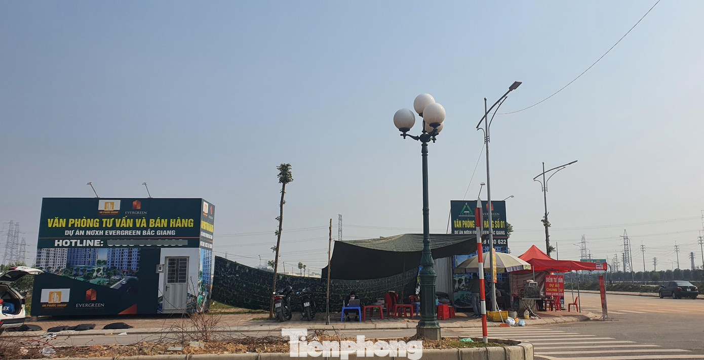 Chuyên gia pháp lý khẳng định: Văn bản thỏa thuận để khách hàng đặt cọc mua NOXH, dành cho công nhân tại Khu đô thị mới thị trấn Nếnh (Evergreen Bắc Giang) chưa đủ điều kiện bán, được coi là thỏa thuận vô hiệu, không có giá trị về mặt pháp lý. Do đó nếu đặt mua nhà theo hình thức này, người mua có rất nhiều rủi ro, thậm chí trắng tay. Chuyên gia pháp lý khẳng định: Văn bản thỏa thuận để khách hàng đặt cọc mua NOXH, dành cho công nhân tại Khu đô thị mới thị trấn Nếnh (Evergreen Bắc Giang) chưa đủ điều kiện bán, được coi là thỏa thuận vô hiệu, không có giá trị về mặt pháp lý. Do đó nếu đặt mua nhà theo hình thức này, người mua có rất nhiều rủi ro, thậm chí trắng tay.