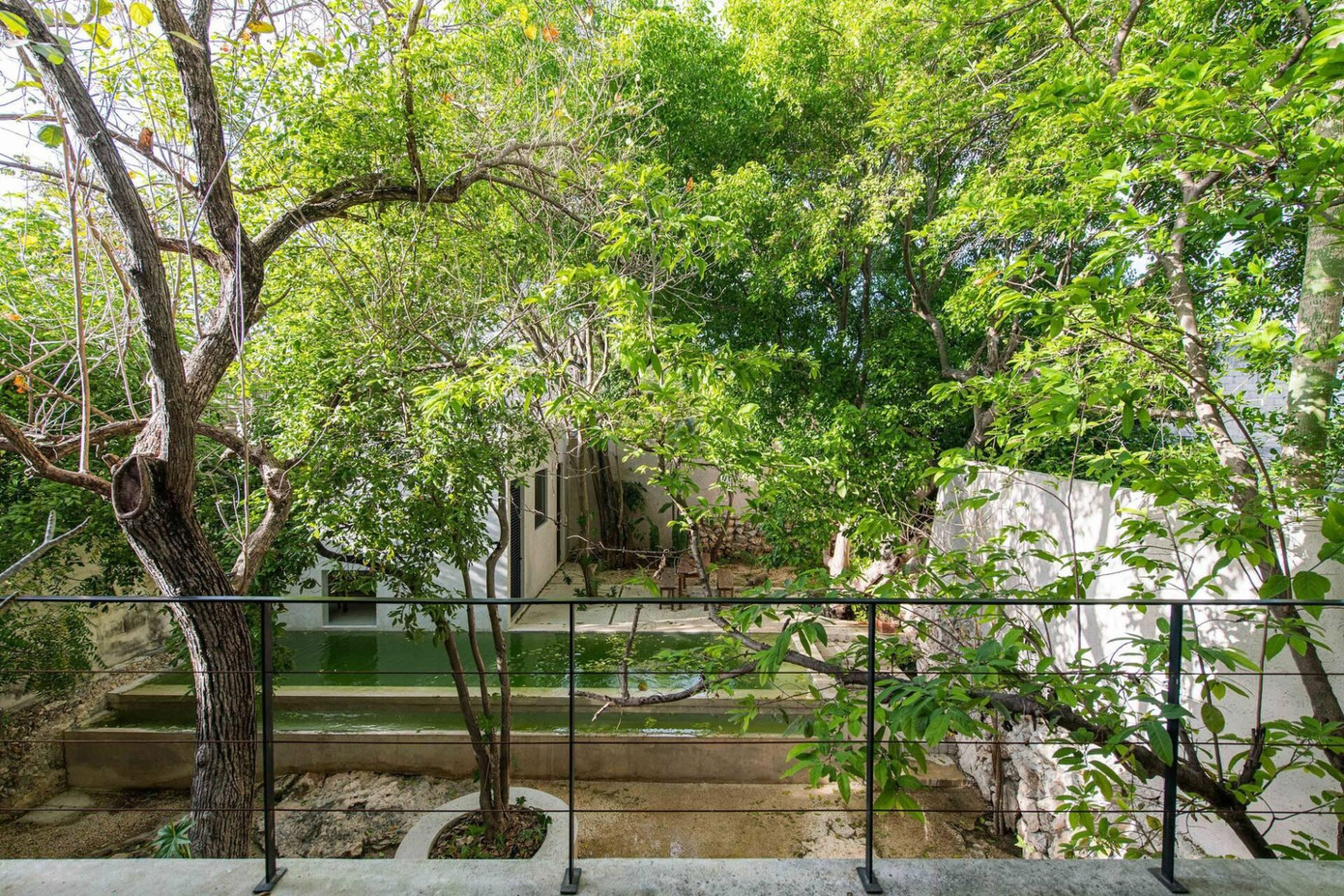 Gia chủ cho biết, ngôi nhà chính là không gian dân dã, bình yên giúp gia đình tận hưởng cuộc sống thoải mái, nhẹ nhàng giữa chốn phố thị xô bồ, huyên náo. Gia chủ cho biết, ngôi nhà chính là không gian dân dã, bình yên giúp gia đình tận hưởng cuộc sống thoải mái, nhẹ nhàng giữa chốn phố thị xô bồ, huyên náo.