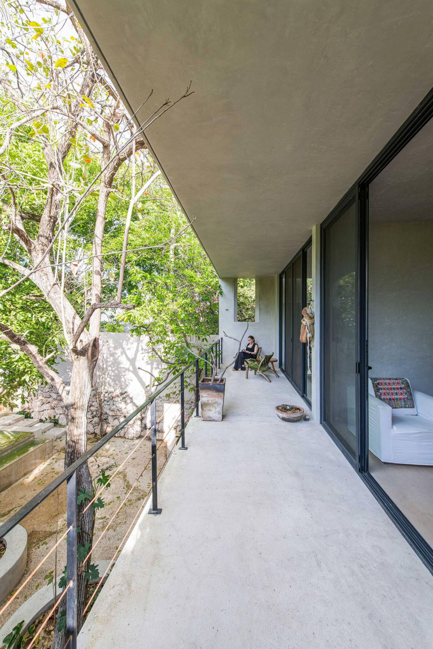 Kết cấu xây dựng là sự kết hợp giữa cột kim loại, tường chịu lực, với bê tông và dầm. Kết cấu xây dựng là sự kết hợp giữa cột kim loại, tường chịu lực, với bê tông và dầm.