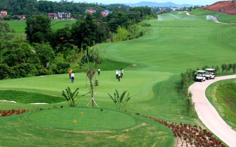 Trong 12 khu chức năng năng tổng hợp sân golf và nghỉ dưỡng, vui chơi, giải trí ở Bắc Giang, sẽ có 13 sân golf, gồm ba sân golf đang triển khai thực hiện và 10 sân golf quy hoạch mới. Trong 12 khu chức năng năng tổng hợp sân golf và nghỉ dưỡng, vui chơi, giải trí ở Bắc Giang, sẽ có 13 sân golf, gồm ba sân golf đang triển khai thực hiện và 10 sân golf quy hoạch mới.
