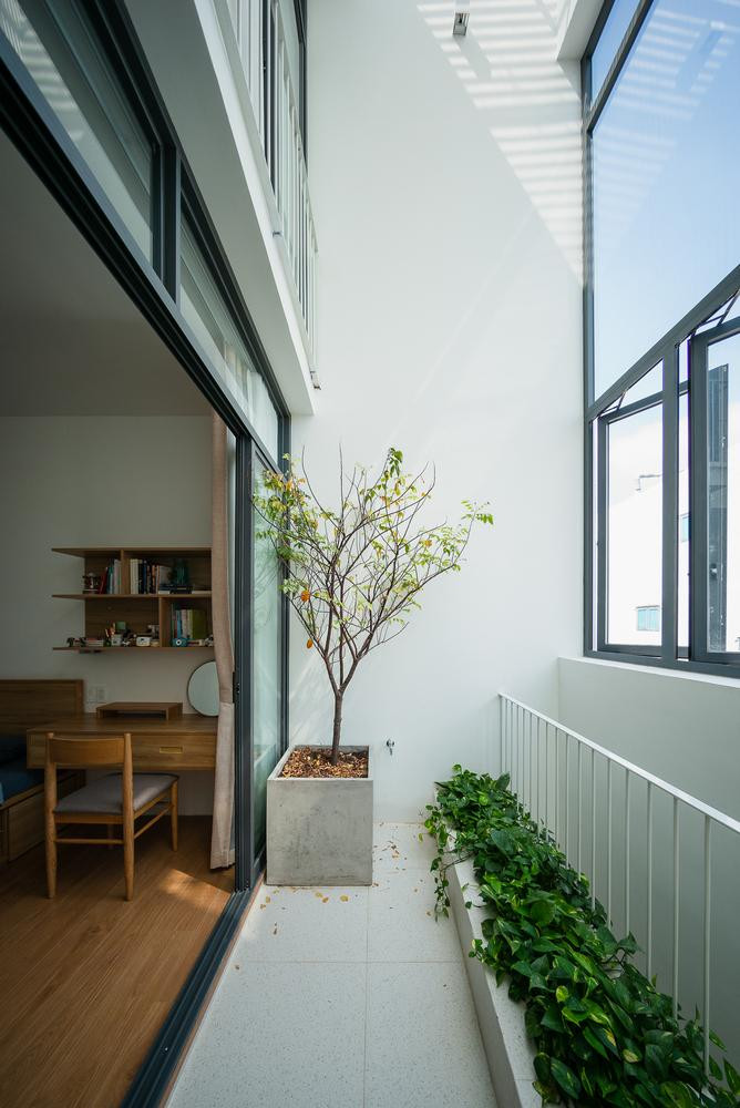 KTS thay đổi các khu vực của từng tầng khác nhau, để tạo ra một giếng trời lớn ở phía trước.