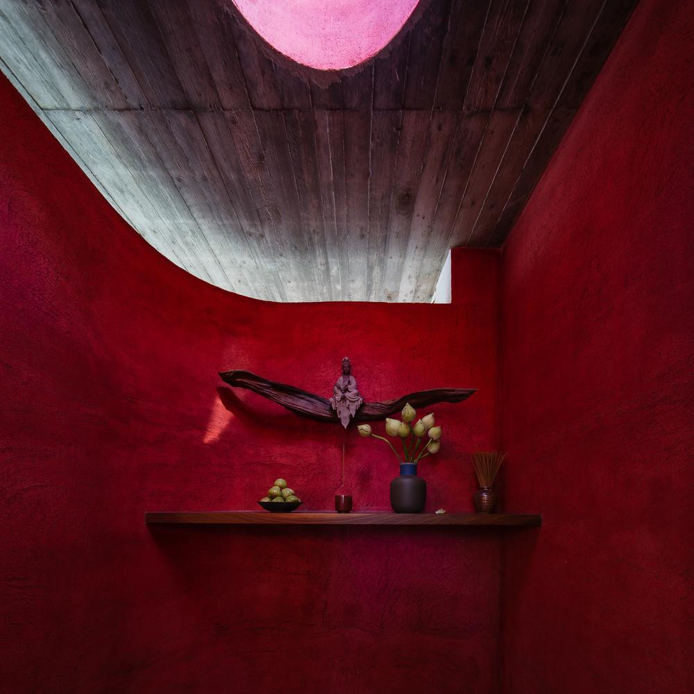 “H house tồn tại là đại diện cho hy vọng của chúng tôi, là tạo ra một ngôi nhà hạnh phúc cho những người sống ở đó và hơn nữa là biểu tượng của những con người sống chan hòa, gắn bó với thiên nhiên, thay thế hình ảnh ngột ngạt và cô lập thường thấy của những ngôi nhà ống, bằng mong muốn tương tác và thay đổi tích cực không gian sống của mỗi người trong hiện trạng đô thị Việt Nam”, nhóm KTS bày tỏ.