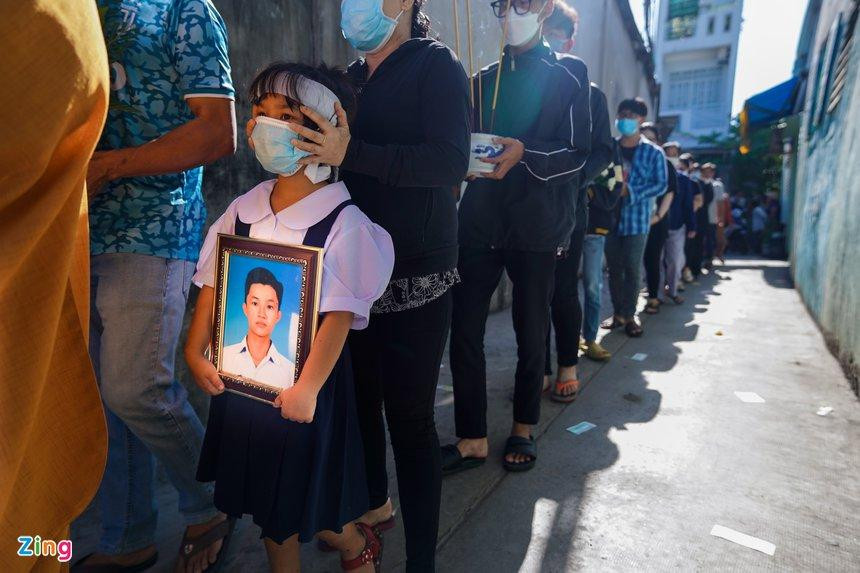 Bảo Bảo sinh năm 2003 ở TP.HCM. Nam diễn viên từng tham gia một số phim như Mặt trời con ở đâu, Gạo nếp gạo tẻ, Song Lang, Một lần đi bụi... Đạo diễn Nguyễn Hữu Tuấn nhận xét Bảo Bảo diễn giỏi và ngoan. Từ khi còn là cậu bé, Bảo Bảo đã tỏa sáng là một diễn viên điện ảnh thực sự.