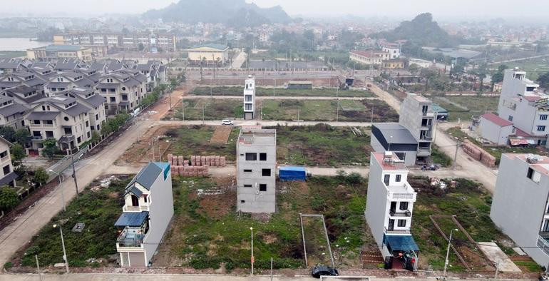 Giá đất nền khu vực ven trung tâm TP Hà Nội tăng nhanh thời gian qua (Ảnh: Hà Phong). Giá đất nền khu vực ven trung tâm TP Hà Nội tăng nhanh thời gian qua (Ảnh: Hà Phong).