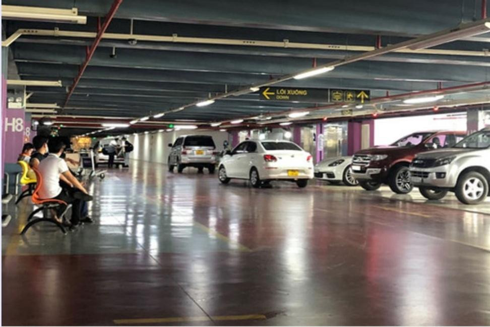 Sau khi Báo Người Lao Động lên tiếng, trong tòa nhà TCP không còn cảnh chèo kéo, bát nháo như vài ngày trước .Ảnh LÊ VĨNH