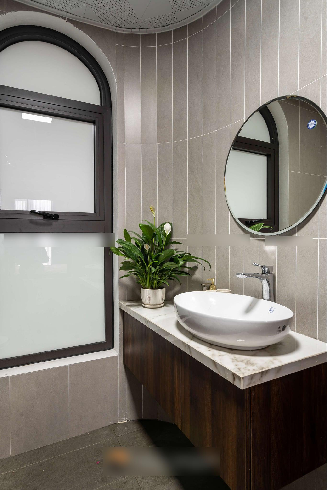 Nhà vệ sinh với trang thiết bị hiện đại.