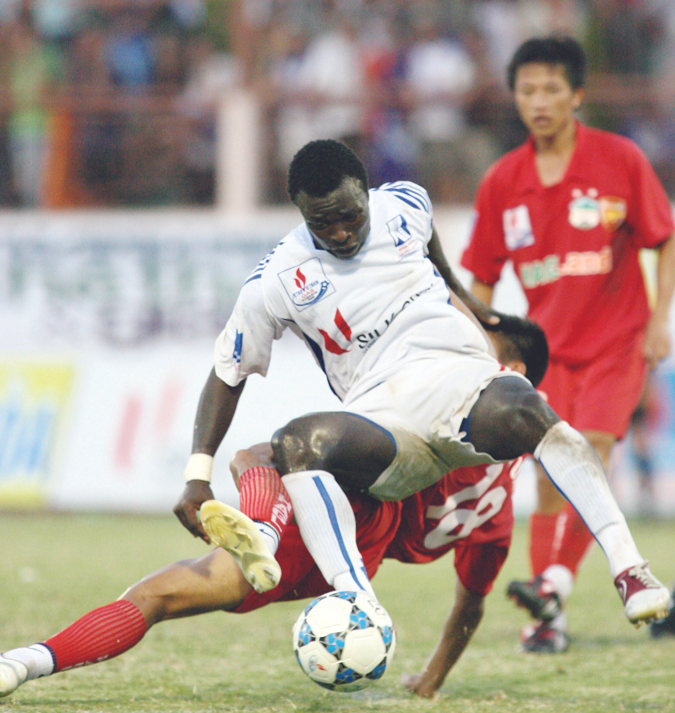 Khánh Hòa hứa hẹn phục thù HAGL (đỏ)