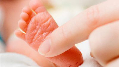 Bé Milagros được sinh ra khi mới chưa được 7 tháng. Ảnh minh họa: fox4kc.com Bé Milagros được sinh ra khi mới chưa được 7 tháng