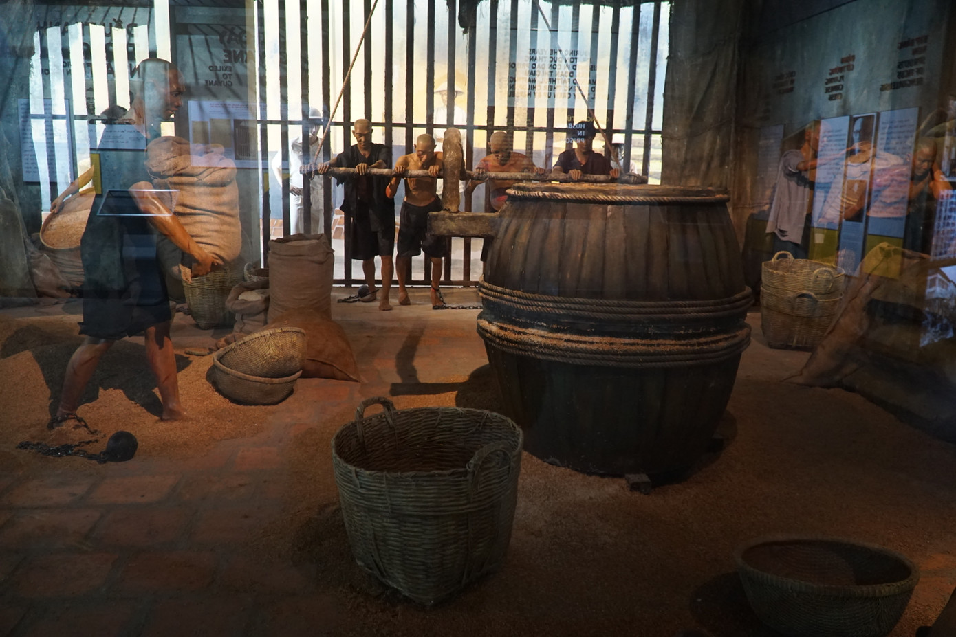 "Người cập rằng- hầm xay lúa" với những cơ cực của người tù Côn Đảo "Người cập rằng- hầm xay lúa" với những cơ cực của người tù Côn Đảo