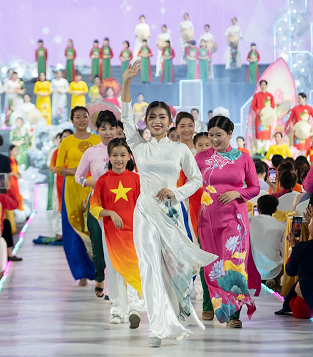Các chương trình trình diễn áo dài sẽ quy tụ nhiều người mẫu chuyên nghiệp và nghiệp dư