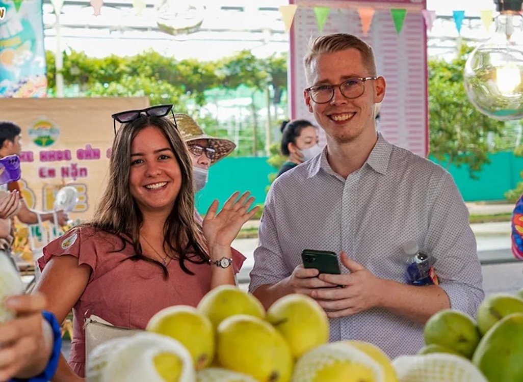 Du khách tại Công viên văn hoá Suối Tiên